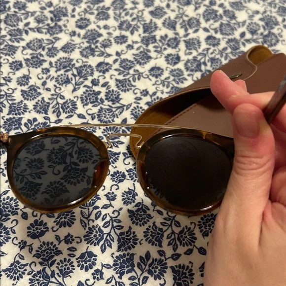 Rayban glasses with case - Picture 9 of 9